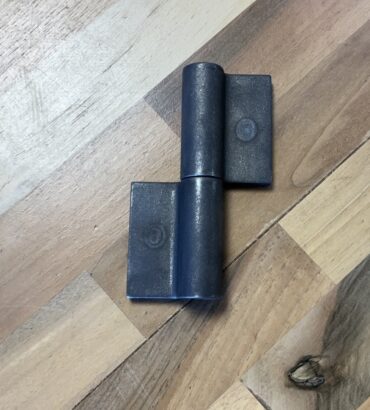 4" flag double wrap Hinge: